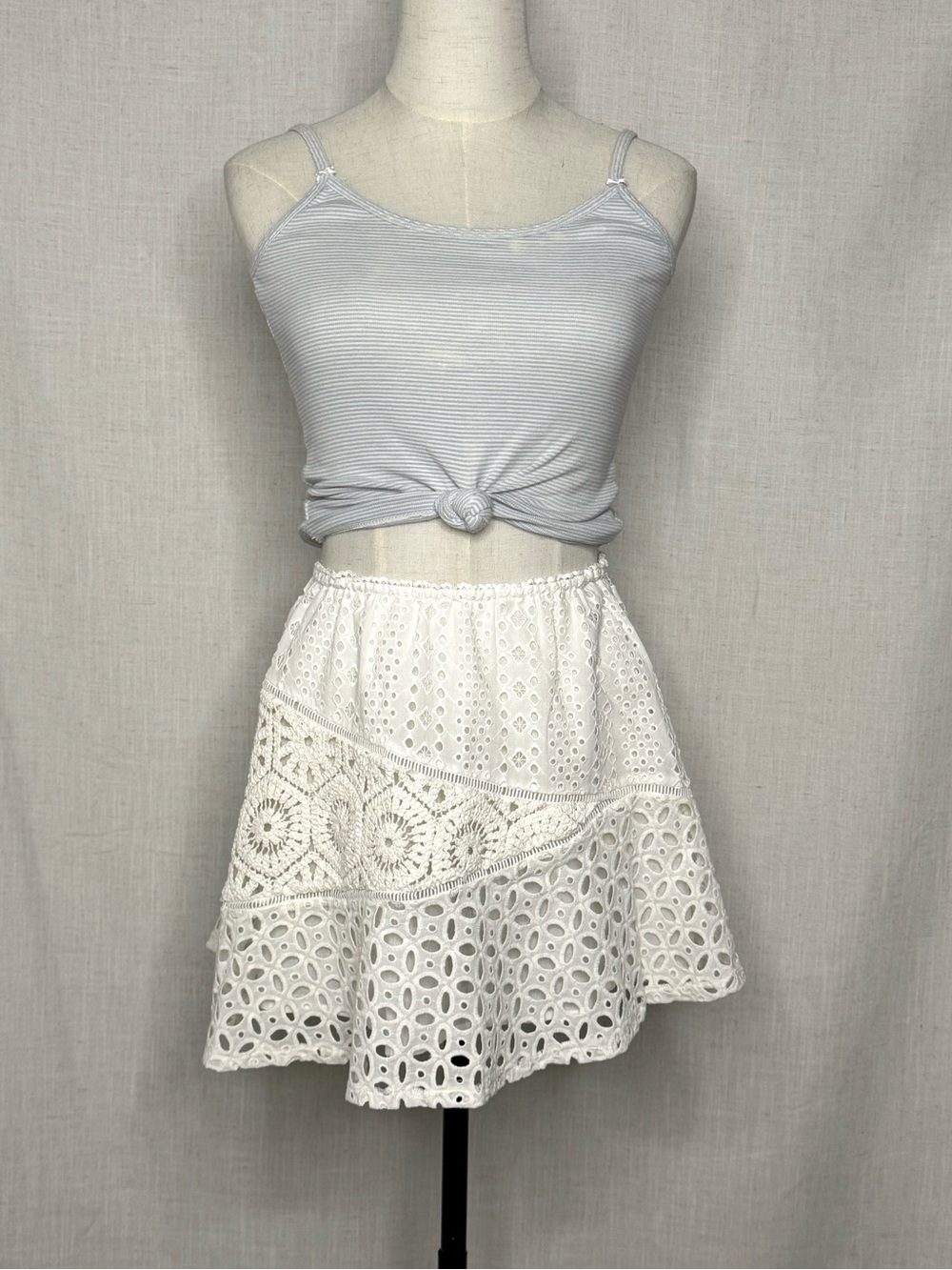 Central Park West Eyelet Crochet Mini Skirt White Cotton Resort Size Medium NWT